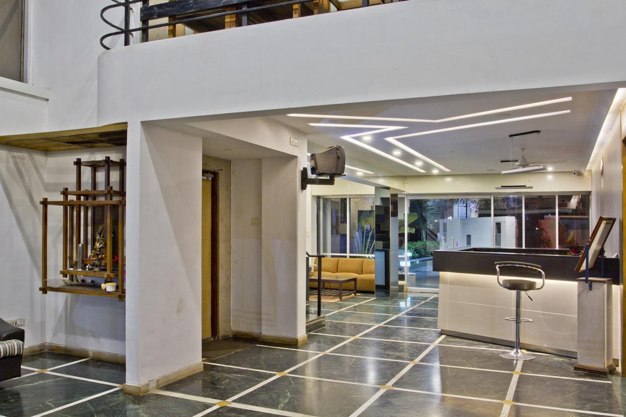 Hotel Executive Surat Exterior foto